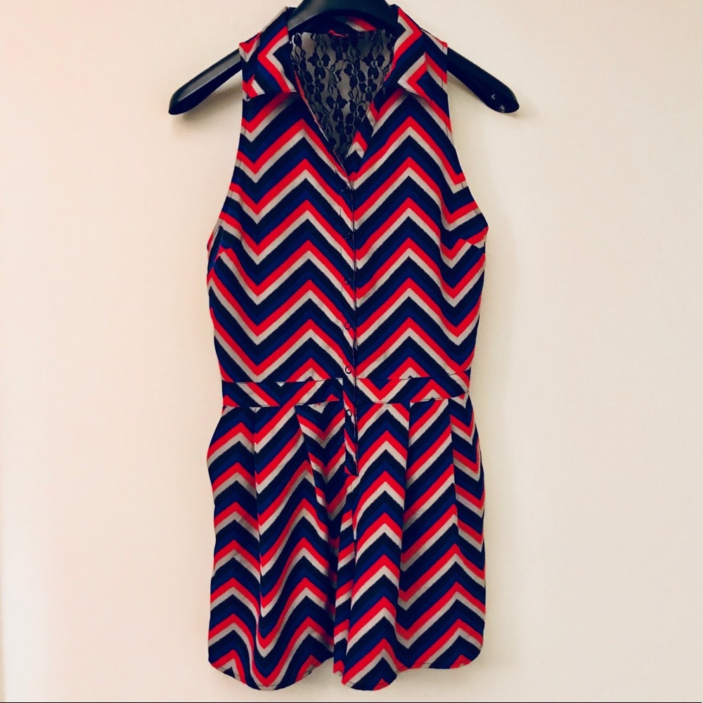 Bold and colorful! Lace back romper w/pockets sz L - Picture 3 of 6
